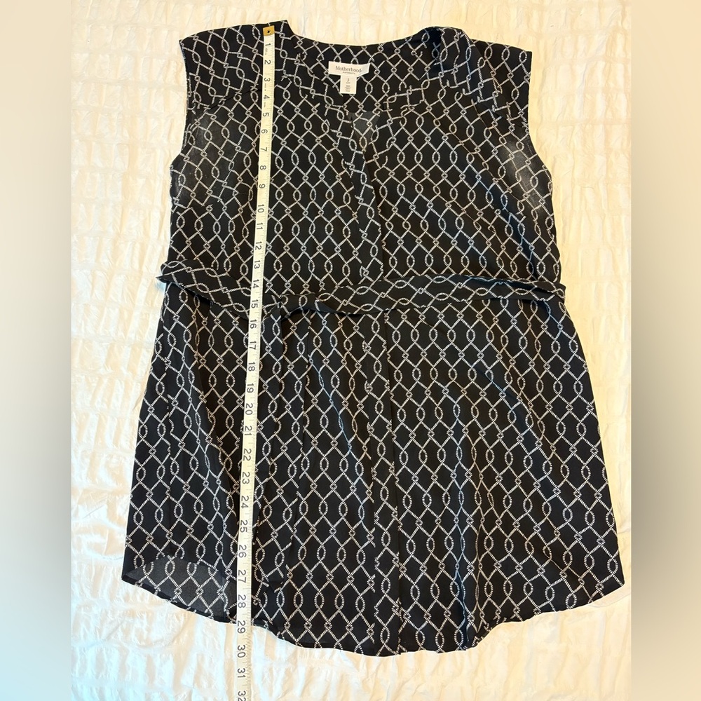 Black and White Sleeveless Maternity Top